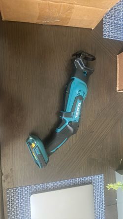 18V LXT Lithium-Ion Cordless Variable Speed Lightweight Compact Reciprocating Saw with Built-in LED (Tool-Only)
