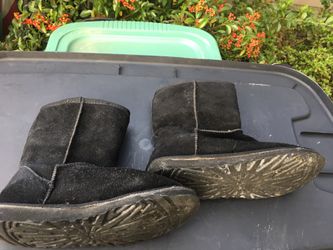 UGG boots black size 9 only $35