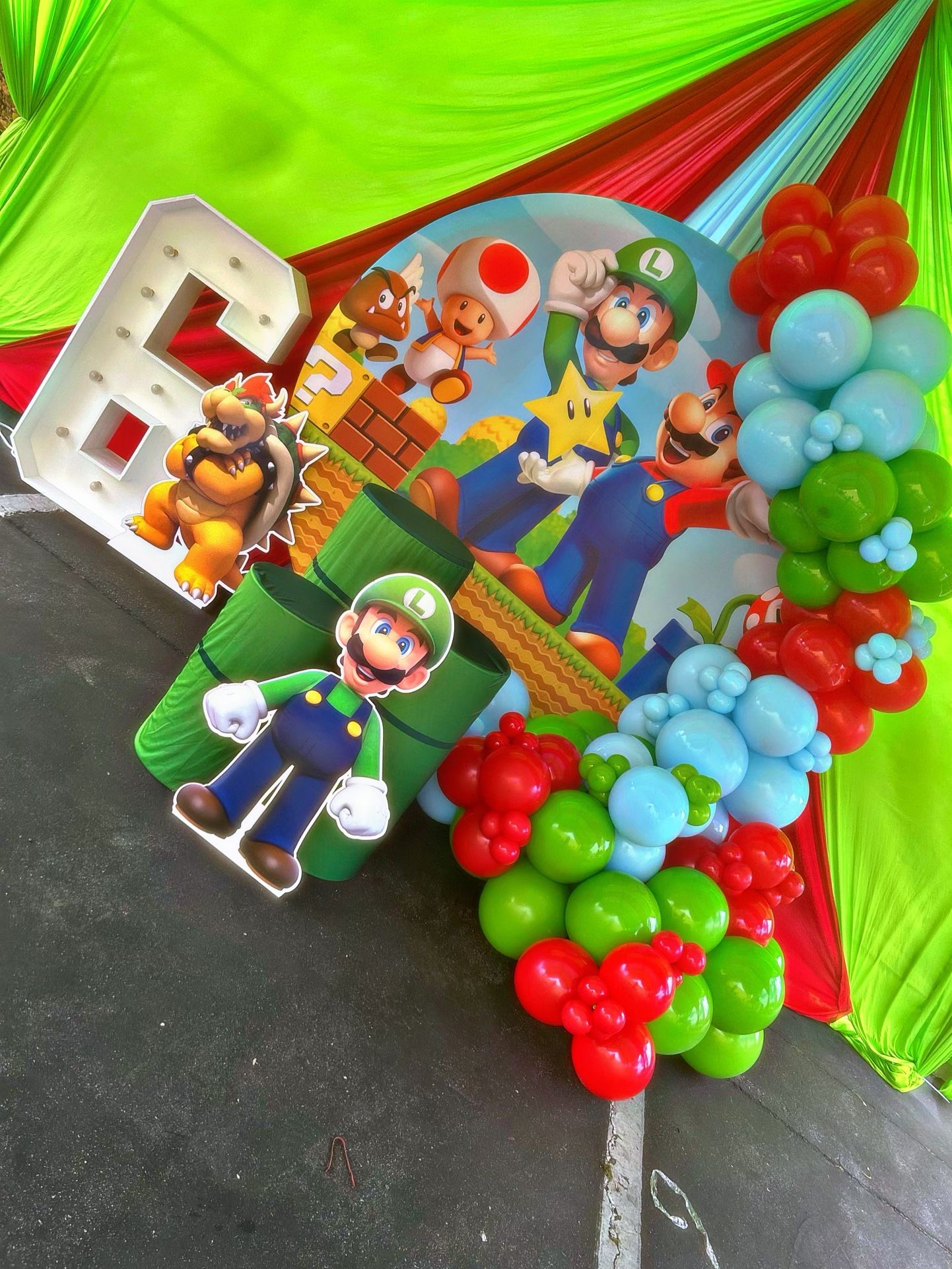 Super Mario Backdrop And Balloons
