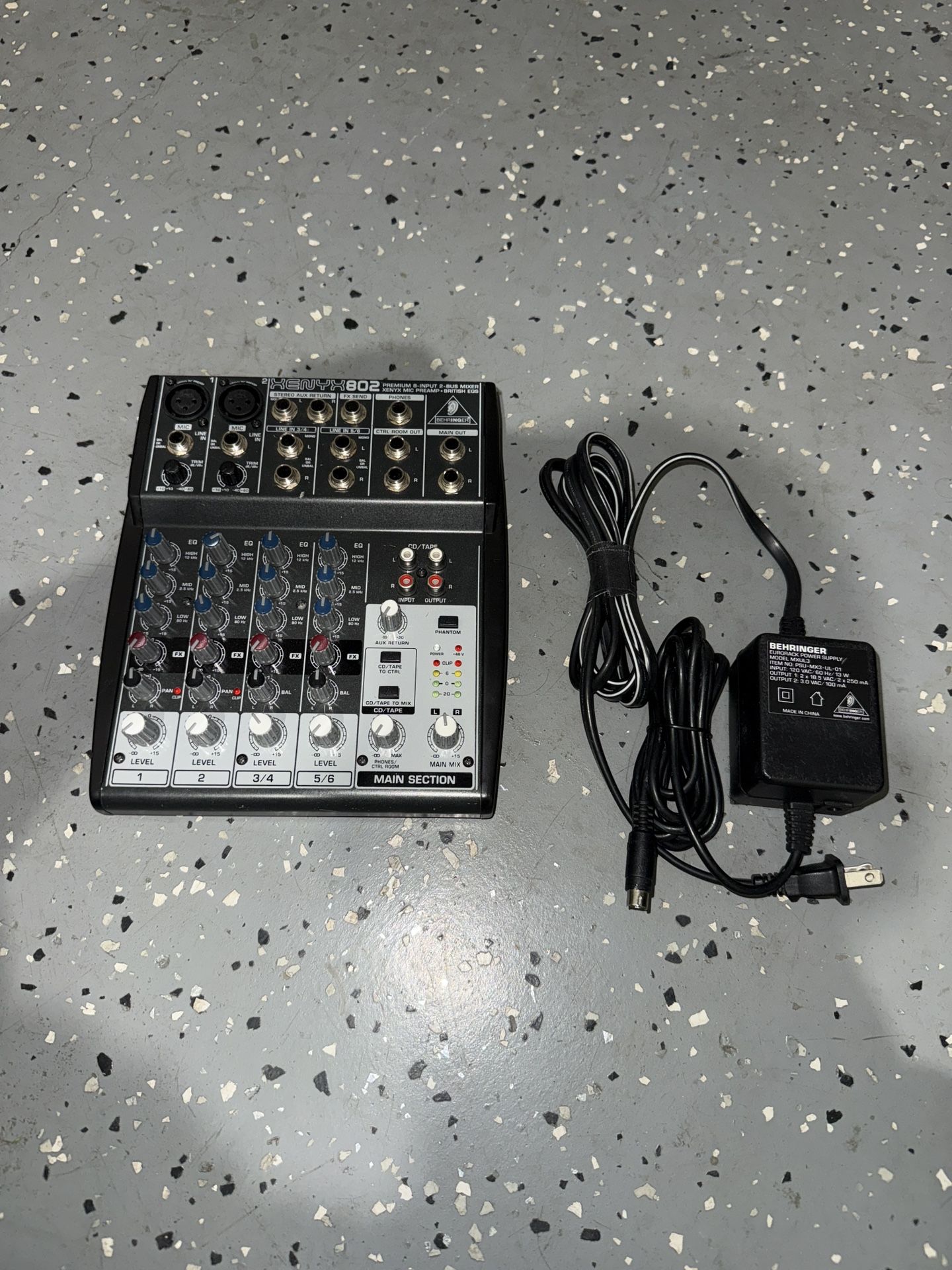 Behringer Xeny 802
