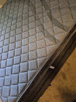 Hybrid Queen Eurotop set(rarely used) Head board included!