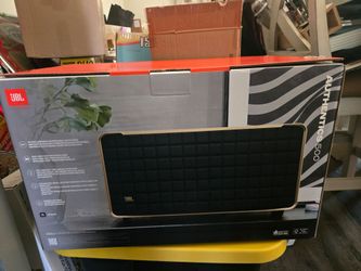 JBL Authentics 500
Wireless powered speaker