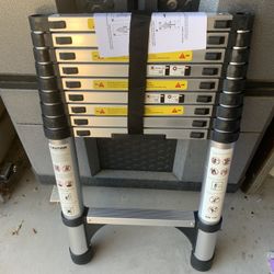 9 1/2 Foot aluminum Telescopic Ladder, Brand New