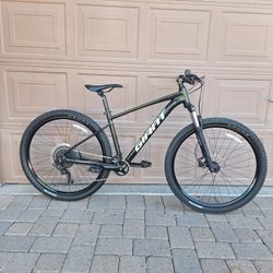 GIANT TALON 2 MOUNTAIN BIKE 29 ER 1 X 9 SPEED LIKE NEW ( CHECK MY OTHER BIKES)