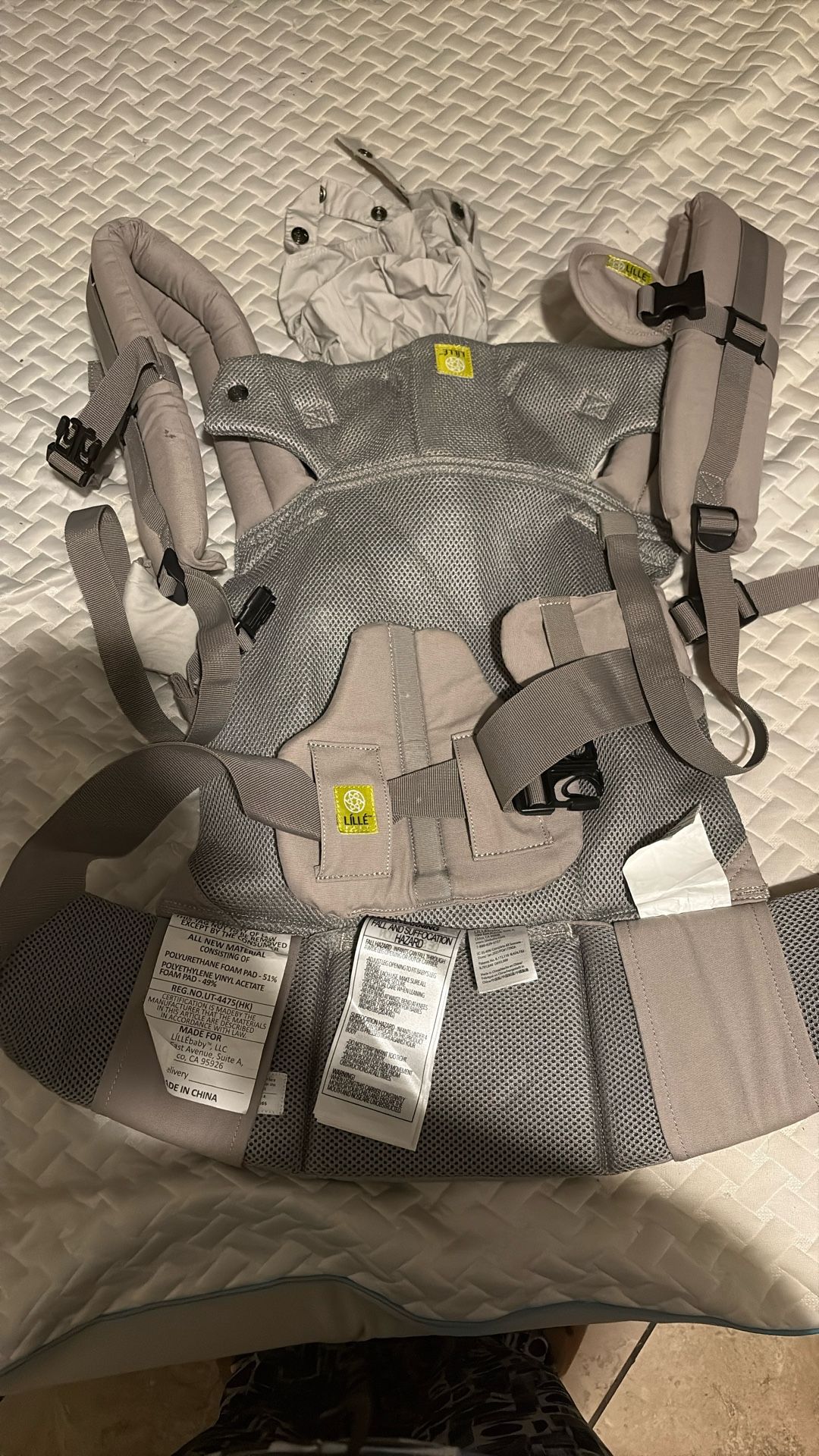 Complete All Season Baby Carrier - Brand: Lillebaby
