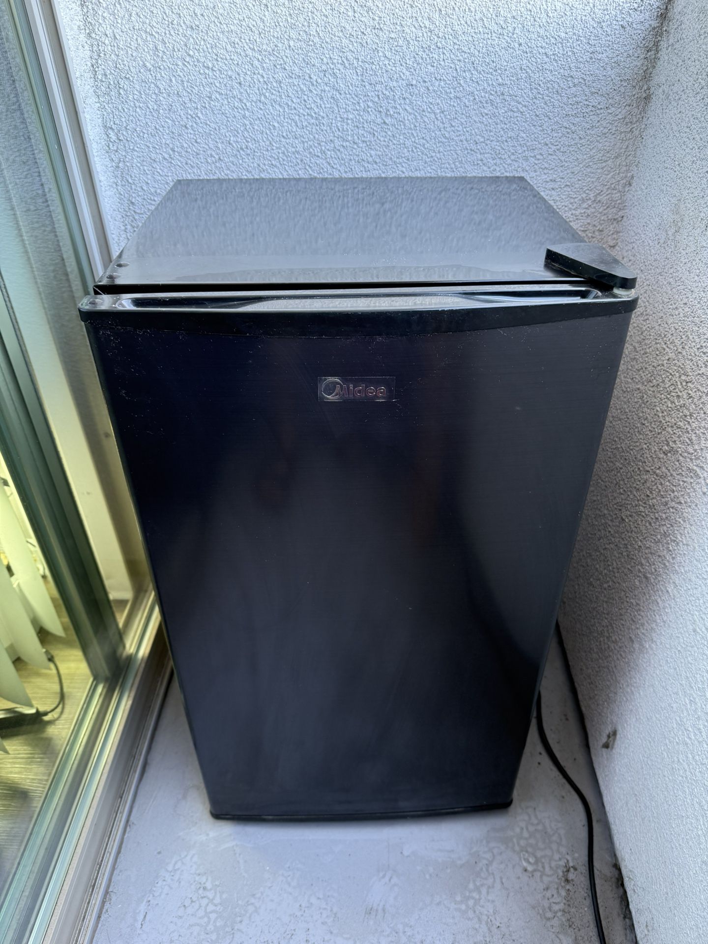 Costco Midea 3.3 cu. ft. Mini Fridge with freezer