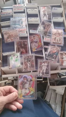 Ohtani, Murakami, wemby, lots of sports cards