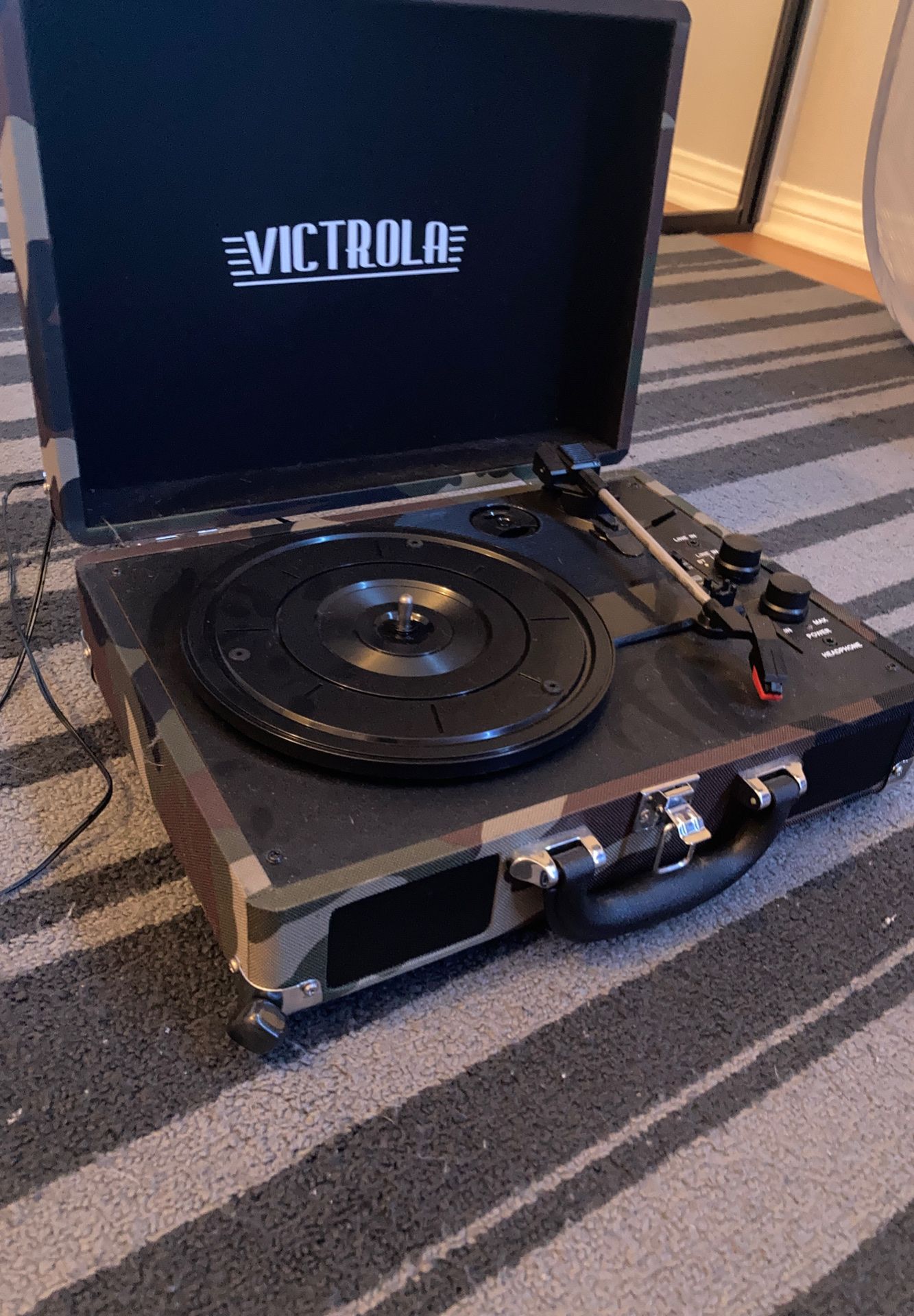 Victrola record player/Bluetooth speaker