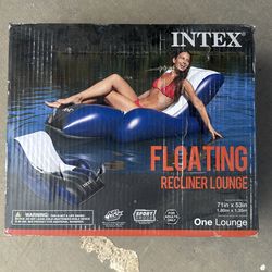 Floating recliner lounge