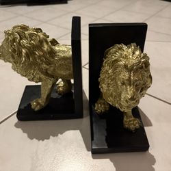 PAIR OF LION Bookend Statues.  2 Gold & Black Majestic Lion Bookends Like New.  