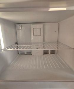Frigidaire 20 Cu. Ft. Top Freezer Refrigerator – Works Great