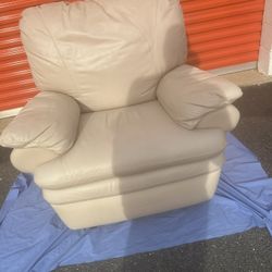 Leather recliner with swivel capabilities