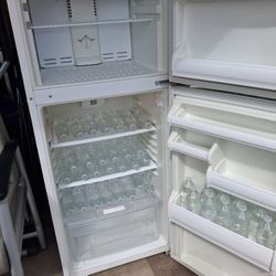 Whirlpool Top/Bottom Refrigerator! 5feet Tall/24"Wide Must GO!