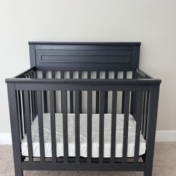 ✨ Beautiful Modern Mini Crib — Space Saving & Stylish ✨
