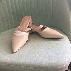 Size 7  Women Shoes 
