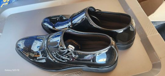 Brand new men's dress shoes size 10