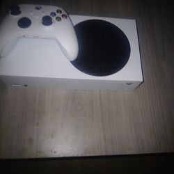 Xbox series s mostly new has games like gta 5 and rust