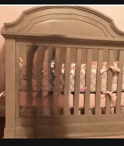 Gray Baby/toddler Crib With Conversion Kit 4-1
