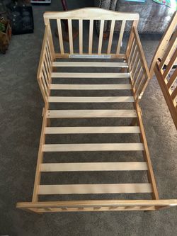 Toddler bed frame