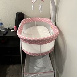 Minnie Mouse bassinet 