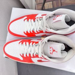 WMNS AIR JORDAN 1 MID