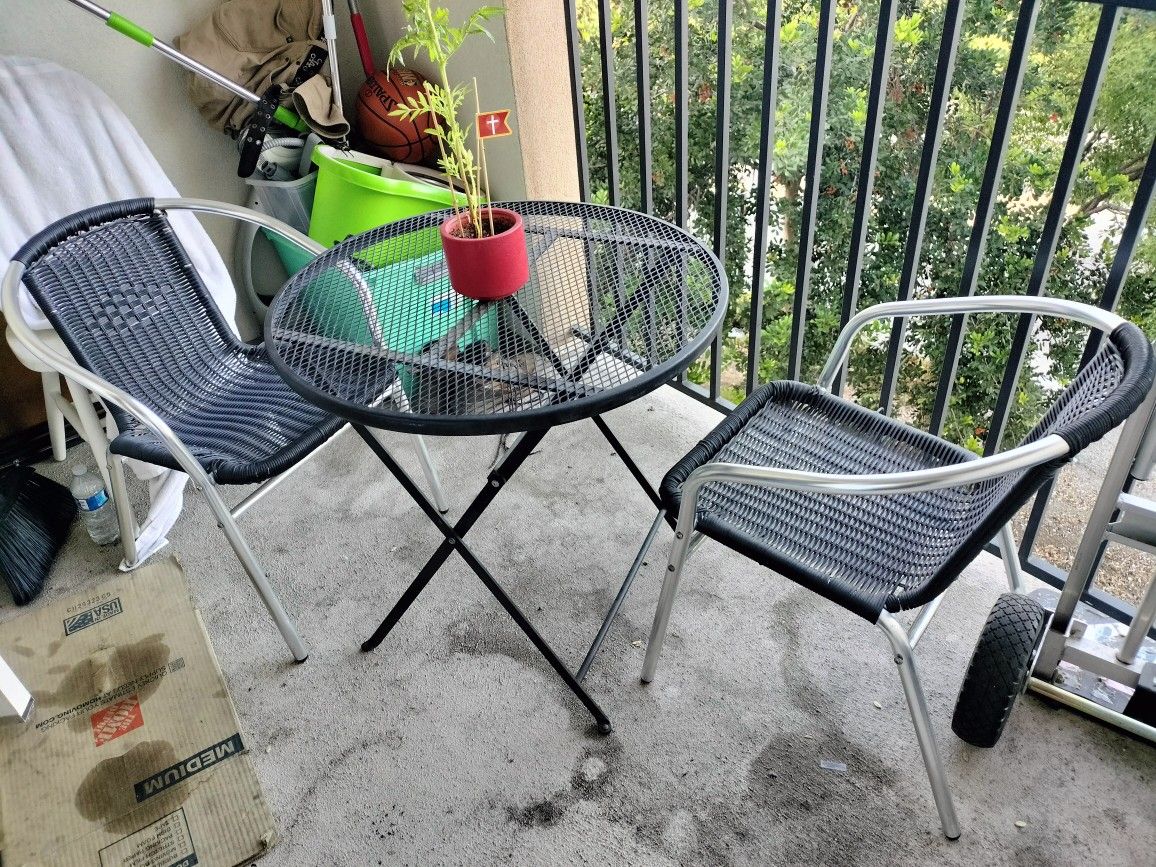 Patio Table And Chairs 