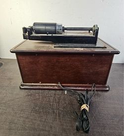 Thomas Collector's Edition Phonograph Style Radio Cassette Player Vintage