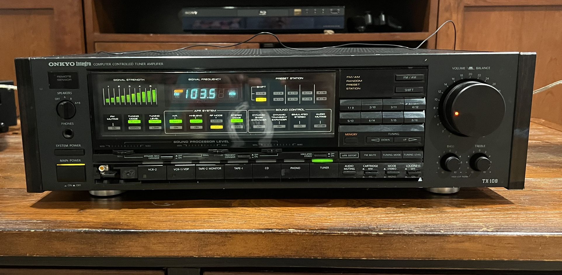 Onkyo TX-108 Computer Controlled Tuner Amplifier, 100 watts per channel into 8Ω, Perfect Working Condition.