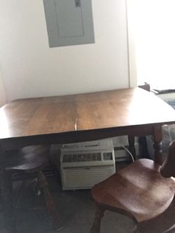Kitchen table & 2 chairs