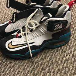 Nike Air Ken Griffey Jr  Max 1 Size 7y