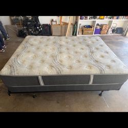 Comfort Pedic Model 600 Queen Mattress Set With Base And Box Spring