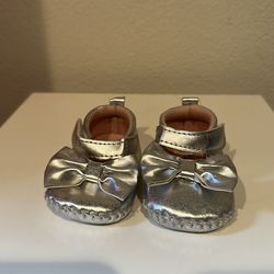 Baby girl shoes size 3-6 months