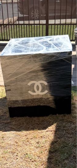 Black lacquer Chanel box/FREE