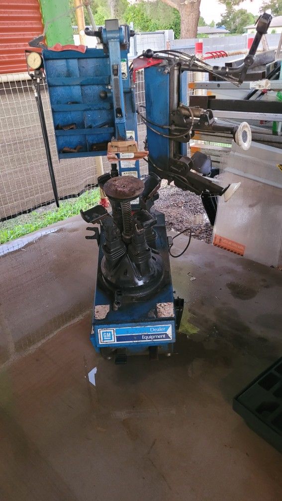 Tire Changing Machine
