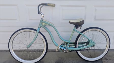 Schwinn Beach Cruiser.   Rare