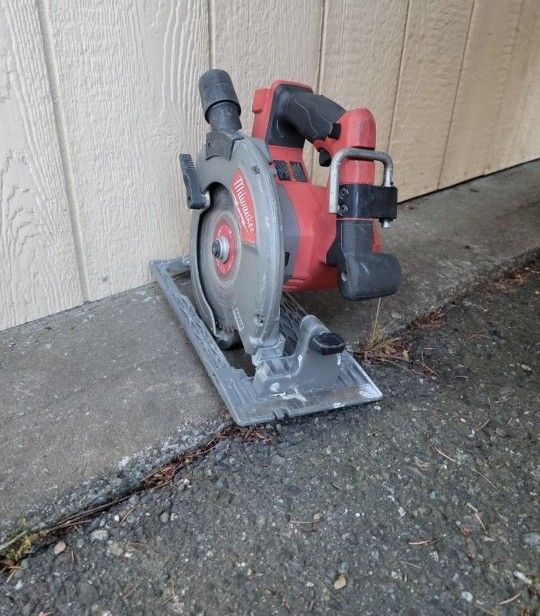 MILWAUKEE 18V FUEL 7 1/4" CIRCULAR SAW TOOL ONLY