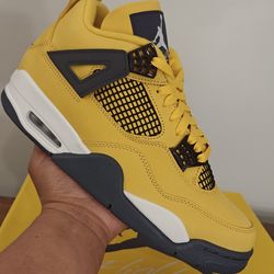 Jordan 4 Lightning size 9