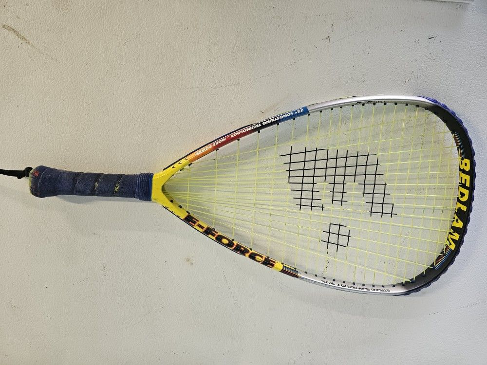 3 Racket Ball And 1 Tennis Racket.