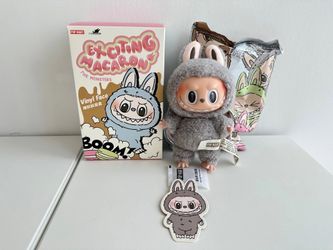 Macaroon labubu authenthic from popmart. Pick up in Garland 75040 Have all other colors and big into energy labubus as well $40 each