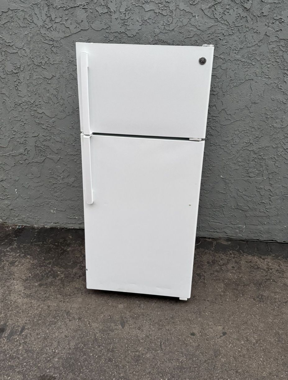 GE Refrigerator Fridge With Freezer Free Local Delivery/30 Day Warranty