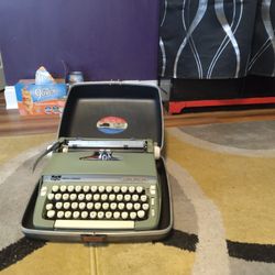 Smith-Corona Manual Typewrter