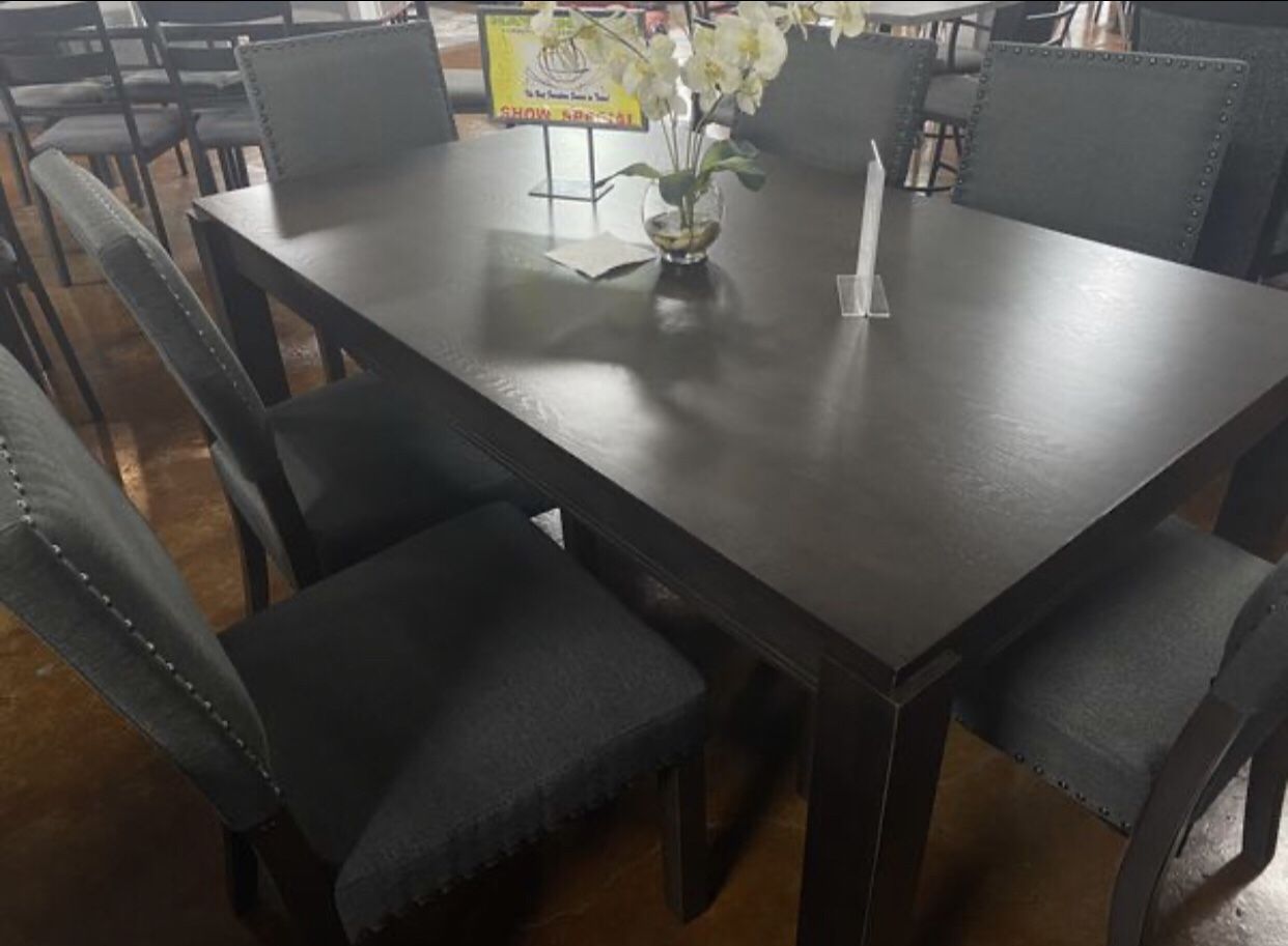 Dining table set