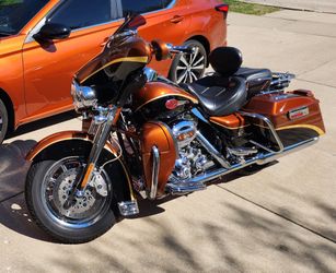 2008 Harley Davidson 105th Anniversary SE CVO FLHTCUSE3
