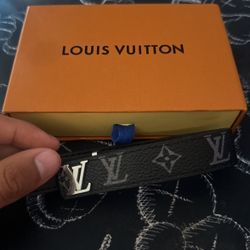 LV bracelet black