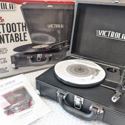 VICTROLA 3speed Bluetooth Turntable with Built In Speakers 