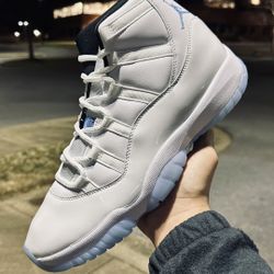 Jordan 11 Retro LEGEND BLUE Sz 8.5M