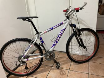 Trek 8000 SL Mountain Bike with multiple upgrades size of the frame 17”