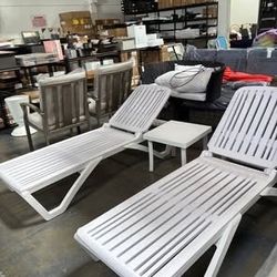 Newly Assembled Patio Outdoor Chaise Lounge Chair Set Plastic Adjustable Reclining Lounger w/ Table