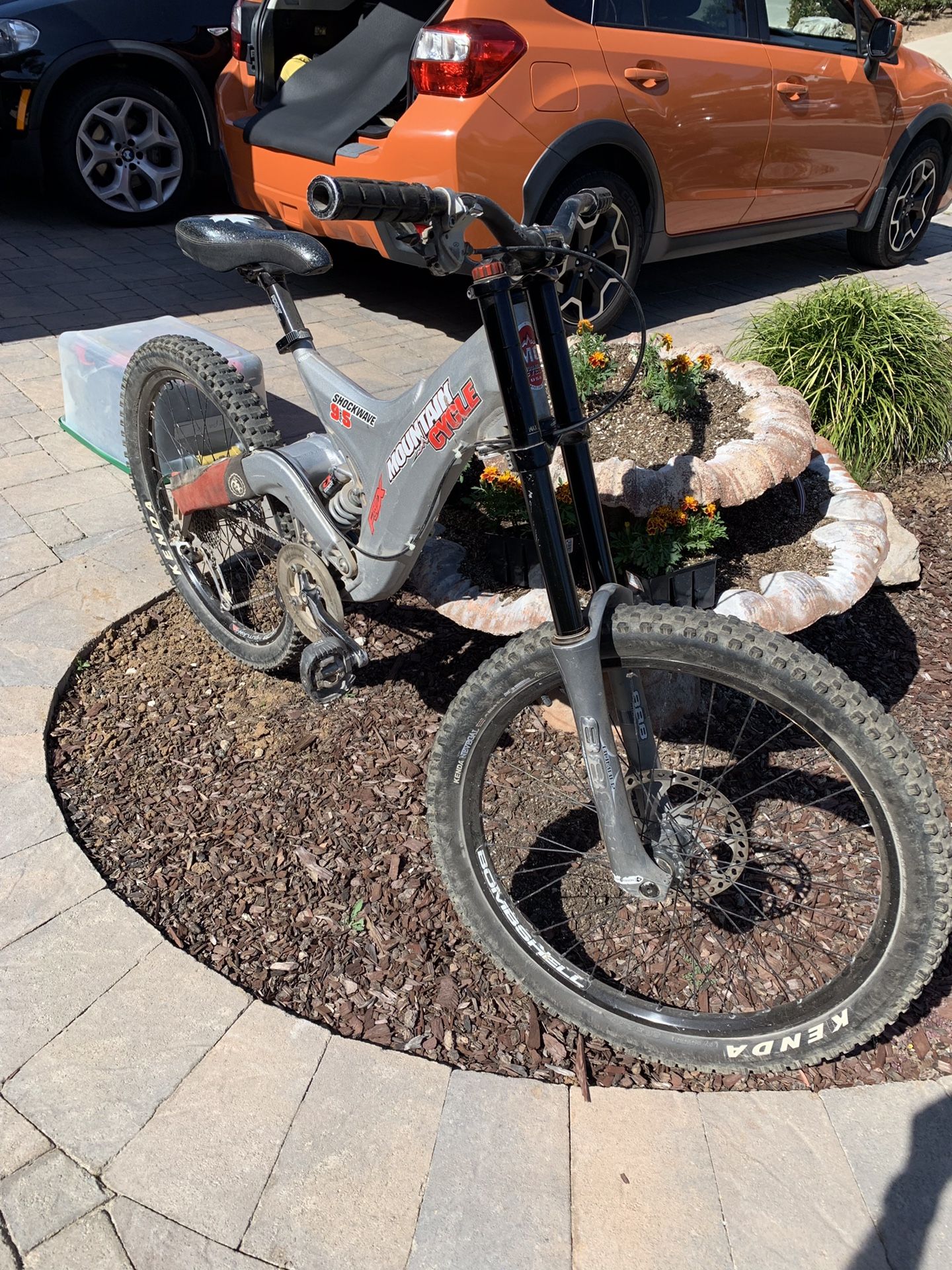 Mountain Cycle Shockwave 9.5 Downhill Mountain Bike