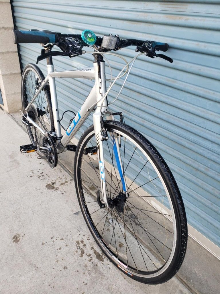 GT HYBRID BIKE 21 SPEEDS TIRE 700C SIZE M